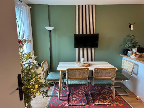 Sacaron24 T2 Bis Centre Luchon Wifi Parking in Bagneres-De-Luchon, France