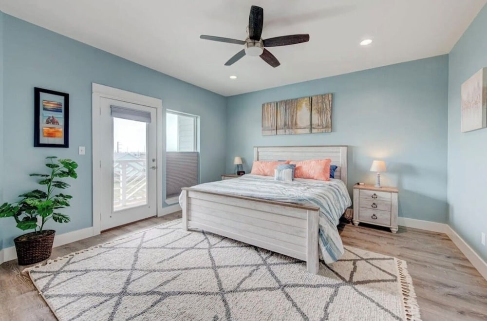 Blue Pelican at Pirates Bay Resort — 4-Star Luxury Hotel in Port Aransas, United States