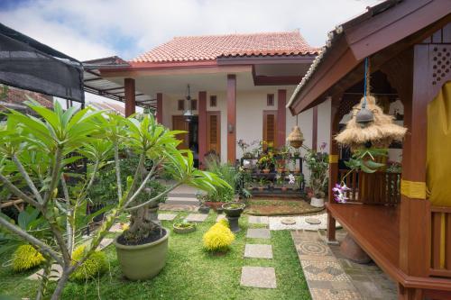 Maharani Homestay — 4-Star Luxury Hotel in Banyuwangi, Indonesia