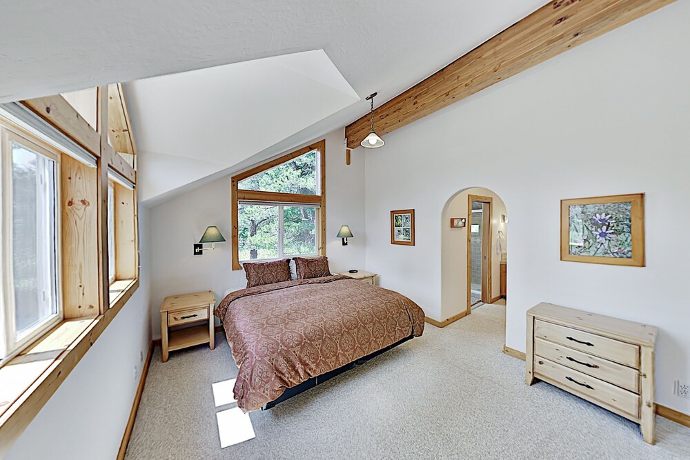 Tahoe Donner Luxury Sleeps 14 Hot tub 3100 sqft - photo 4