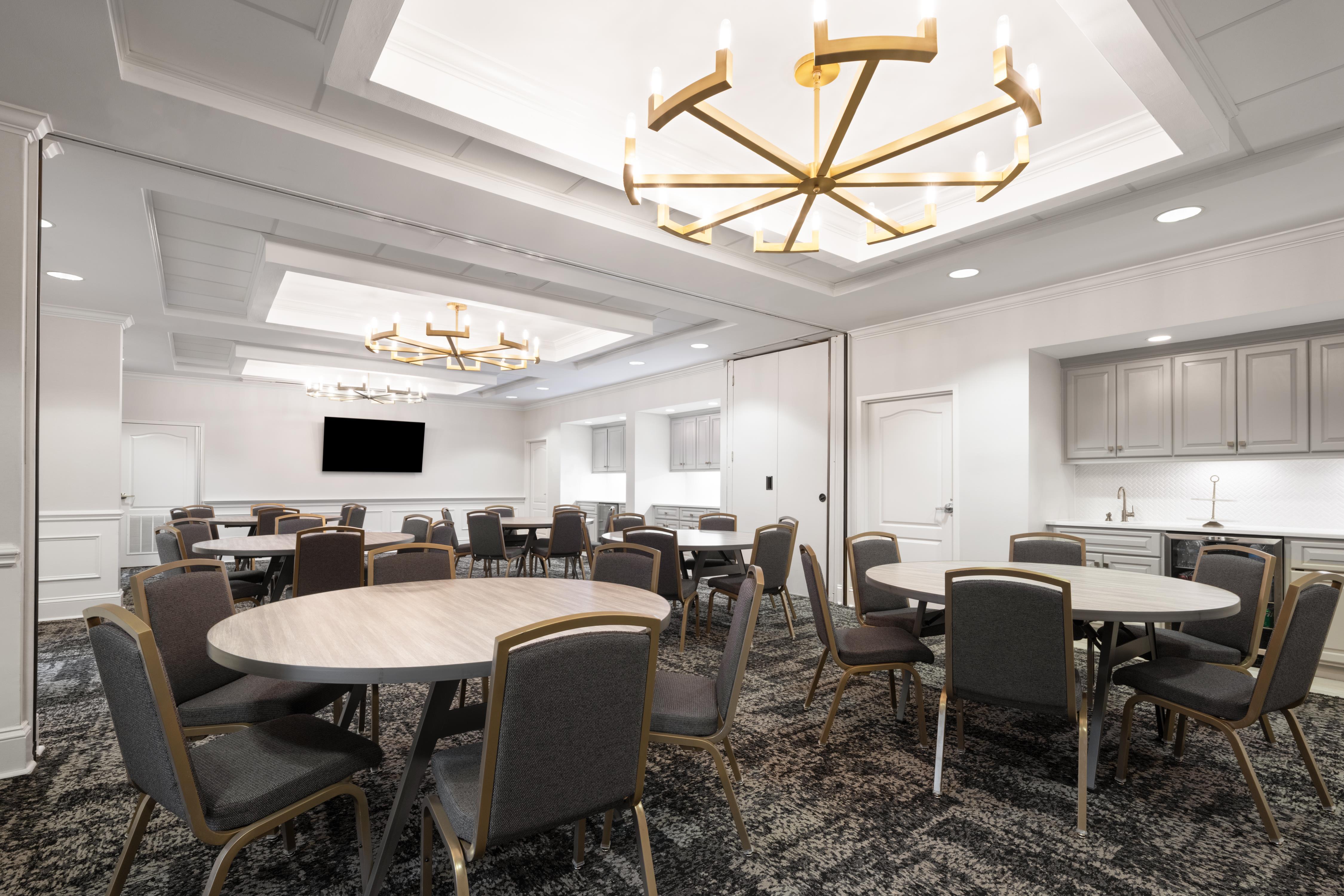 Hampton Inn & Suites Charlotte SouthPark at Phillips Place - photo 16