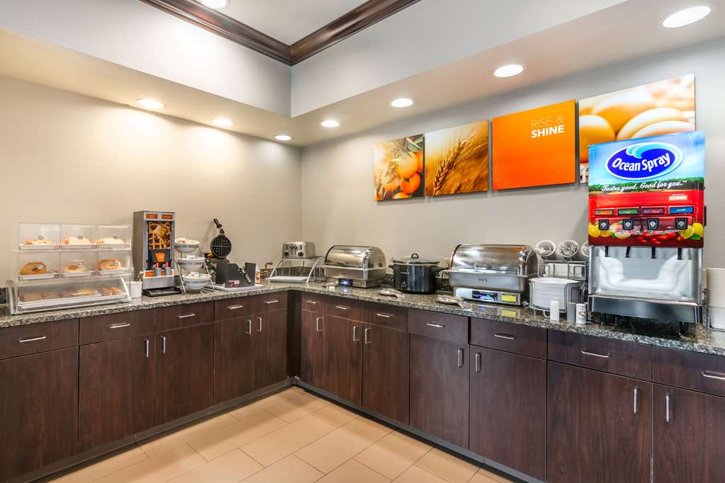 Comfort Suites Manhattan - photo 32