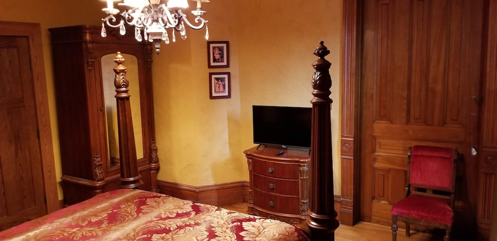 Historic Victorian Inn - photo 15
