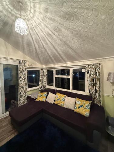 Chalet 5 Clarach Bay — 4-Star Luxury Hotel in Aberystwyth, United Kingdom