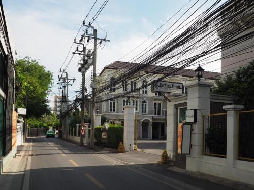 MIQ Asoke808 Villa Asoke BTS garden pool 16 Pax