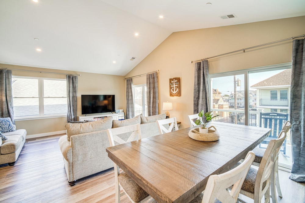 Wildwood Vacation Rental Walk to the Beach — 4-Star Luxury Hotel in Wildwood, United States