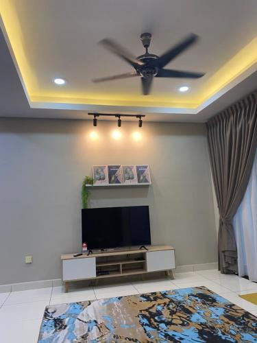 Ana Homestay BP Free Netflix WiFi Mountain View Playground 5 Car Park & Guard Near To Uthm Kpj Ipg Kptm Kktm Adtec And Bp City by Host Hani Hamizan — 4-Star Luxury Hotel in Batu Pahat, Malaysia