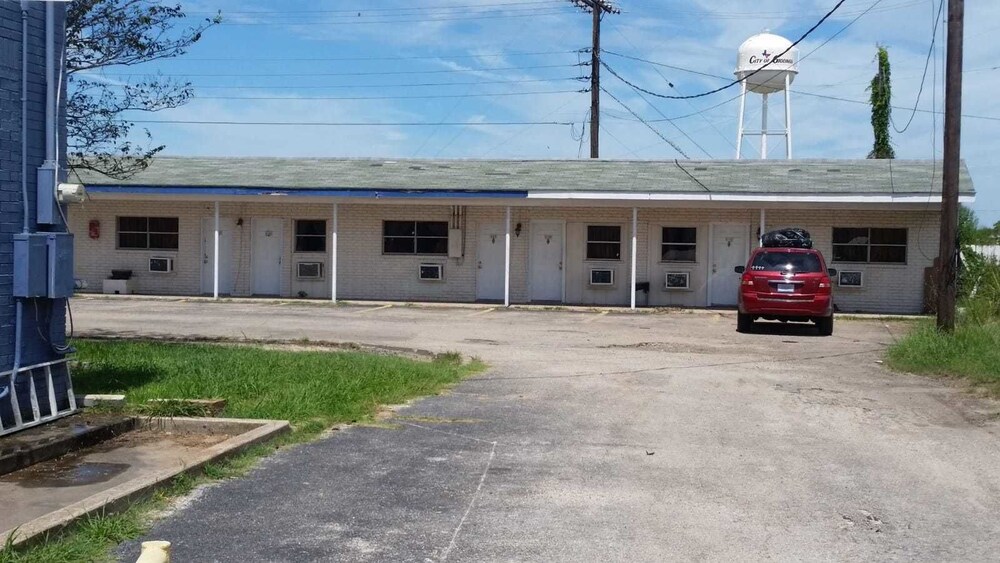 Knights Inn Giddings - photo 17