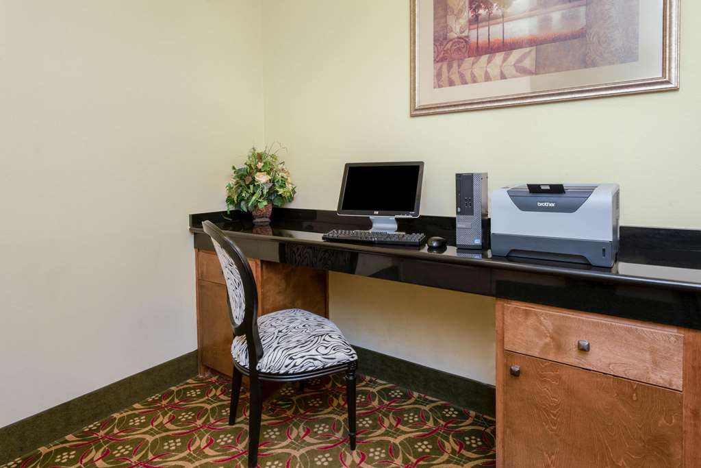 La Quinta Inn & Suites by Wyndham Broussard Lafayette Area - photo 37