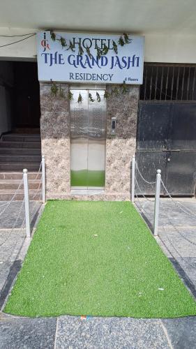 Hotel The Grand Jashi Residency in Patan, India