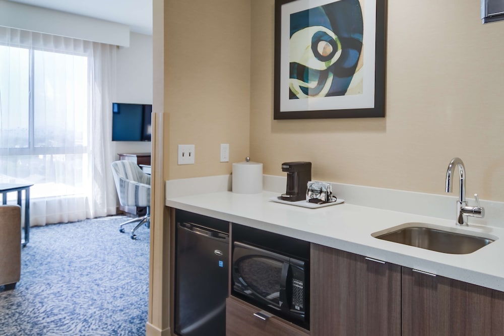 Hampton Inn & Suites Los Angeles Glendale - photo 31