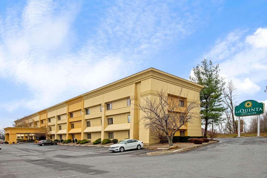 La Quinta Inn & Suites by Wyndham Harrisburg Airport Hershey - featured photo