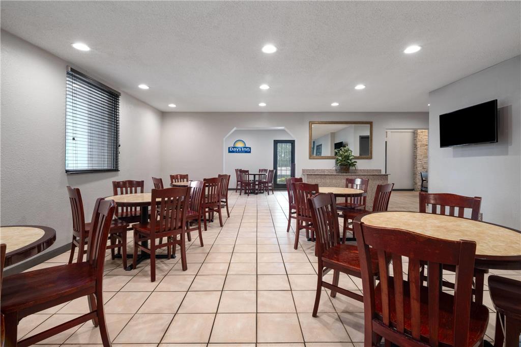 Days Inn by Wyndham College Park Airport Best Road - photo 23