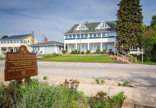 Inn at Beulah Beach on Crystal Lake - photo 5