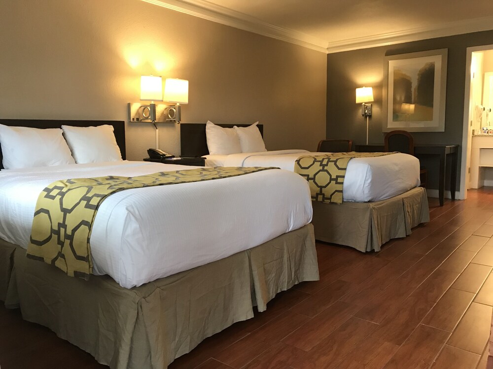 Casa Bella Inn & Suites - photo 9