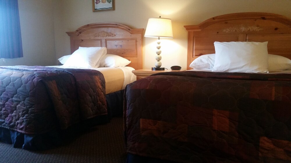 Lakeshore Inn & Suites - photo 11