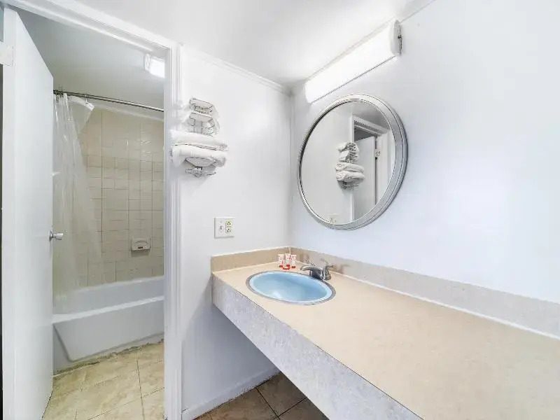 Gordon Highway Inn - photo 17