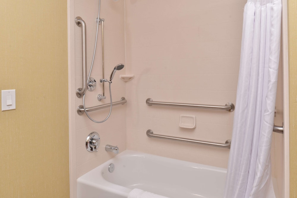 Hilton Garden Inn Cincinnati West Chester - photo 16