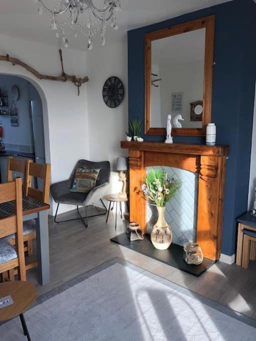 Tywyn seaside apartment with Mountain View — 4-Star Luxury Hotel in Tywyn, United Kingdom