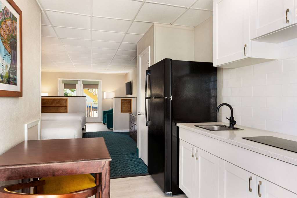 Days Inn by Wyndham Ocean City Oceanfront - photo 9