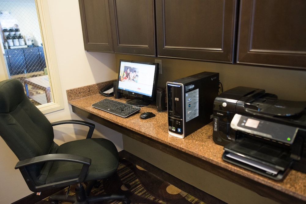 Holiday Inn Express Hotel & Suites Northwood by IHG - photo 29