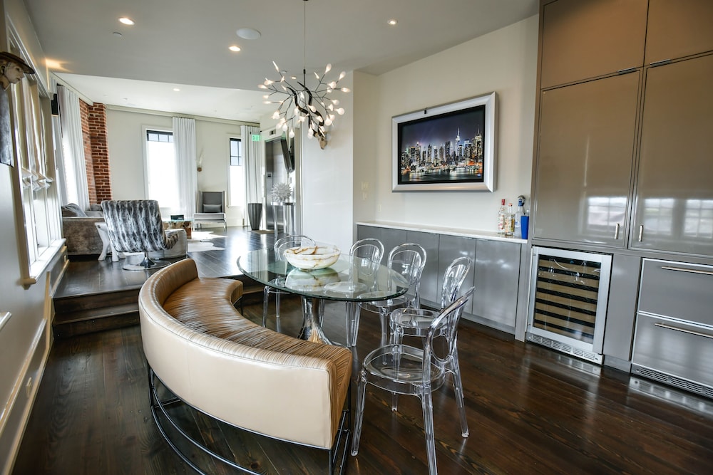 Skyline Penthouse — 4-Star Luxury Hotel in New Orleans, United States