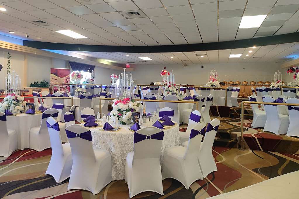 Travelodge by Wyndham Indianapolis Speedway - photo 31