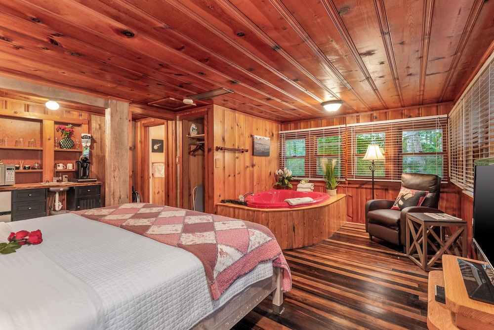 Tall Pines Inn - photo 42