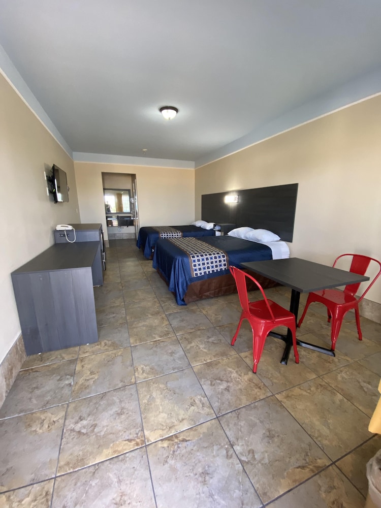 Texas Inn and Suites McAllen at La Plaza Mall and Airport - photo 2