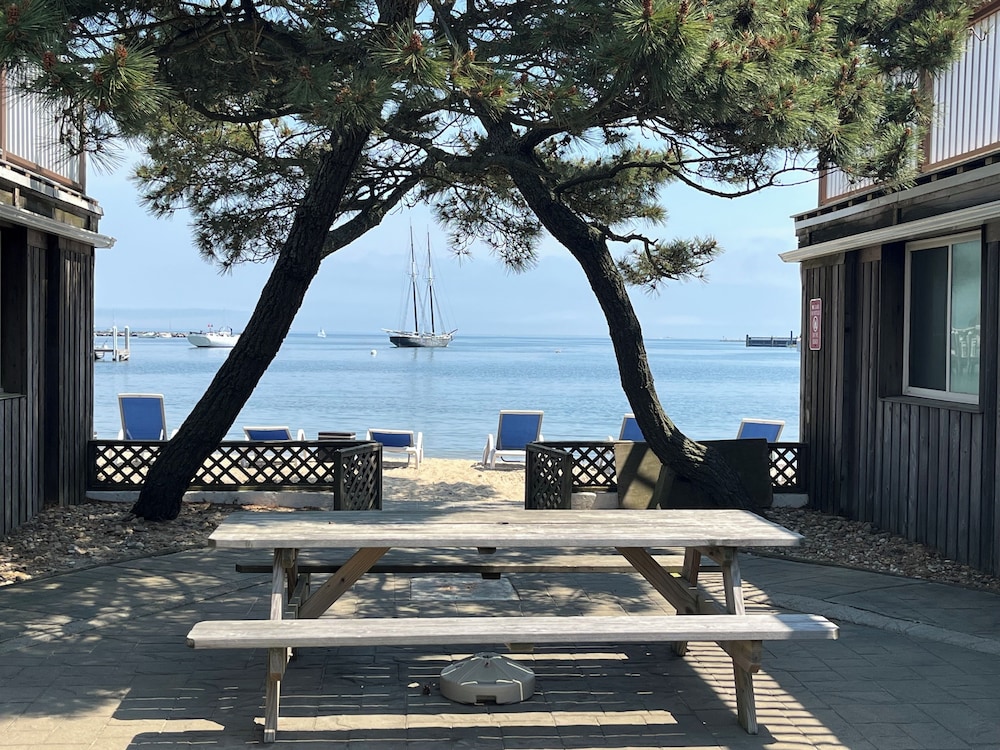 Vineyard Harbor Motel Private Beach - photo 323