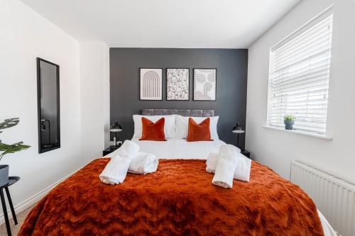 Caboose Stays Bury St Edmunds Modern 4 Bed townhouse close to centre and major transport links Fast Wifi Parking Business and Contractors — 4-Star Luxury Hotel in Bury St Edmunds, United Kingdom