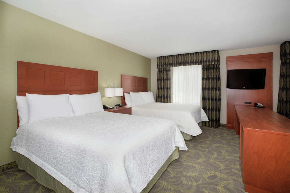Hampton Inn and Suites Astoria - photo 35