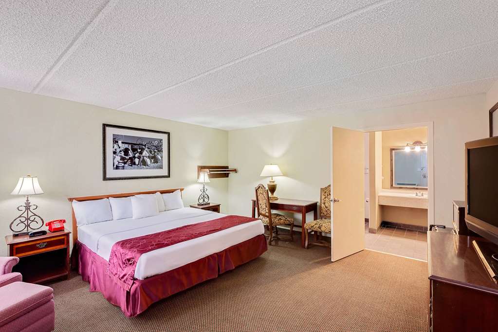 Days Inn by Wyndham Bay City - photo 8