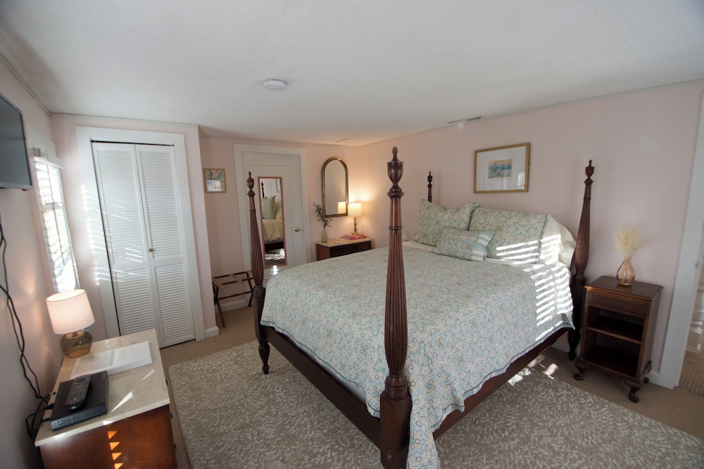 Inn at Oriental - photo 13