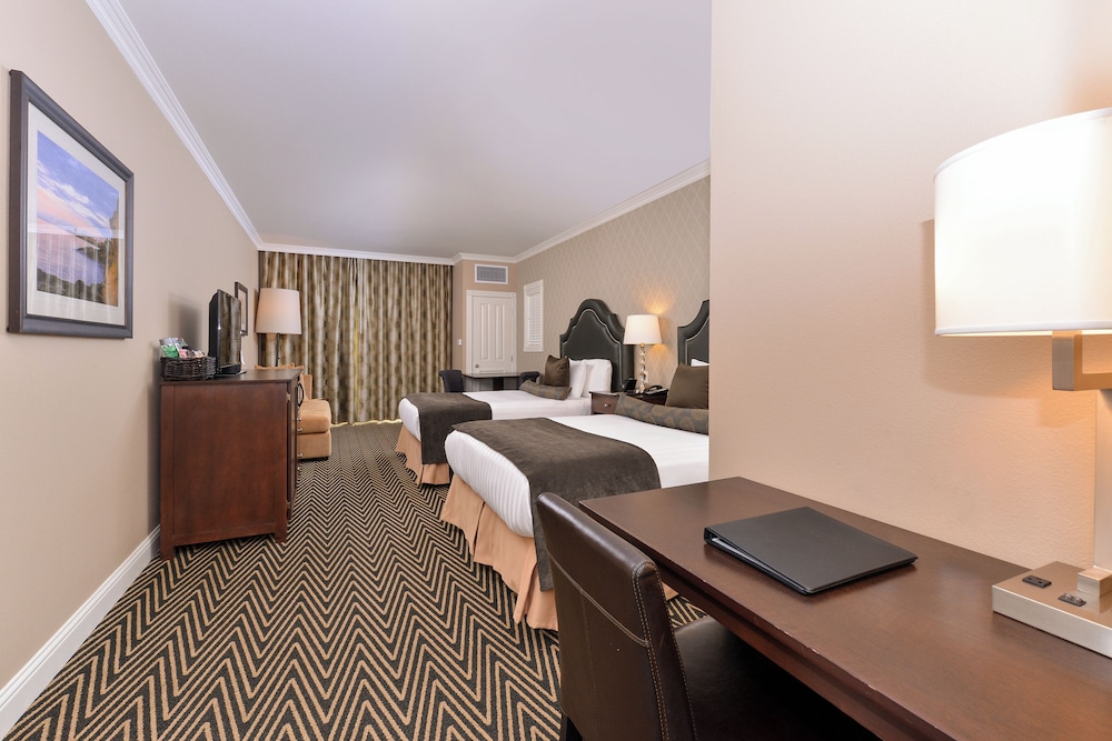 Majestic Inn & Spa - photo 48