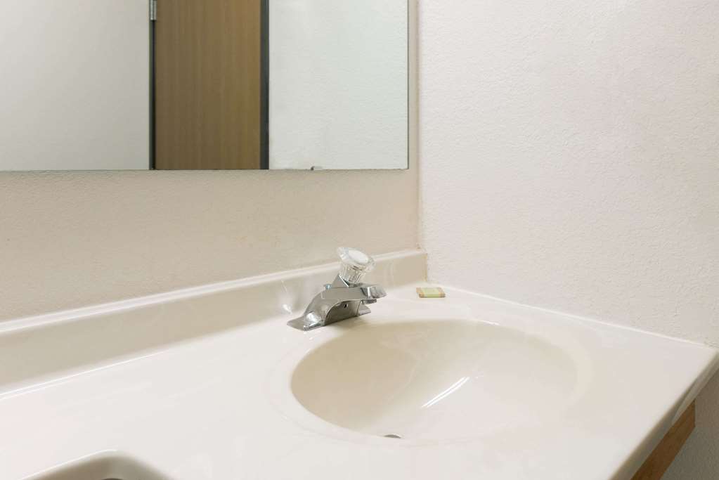 Super 8 by Wyndham Warrenton - photo 5