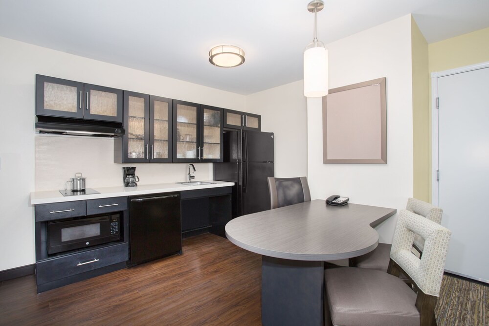 Candlewood Suites Pueblo by IHG - photo 14