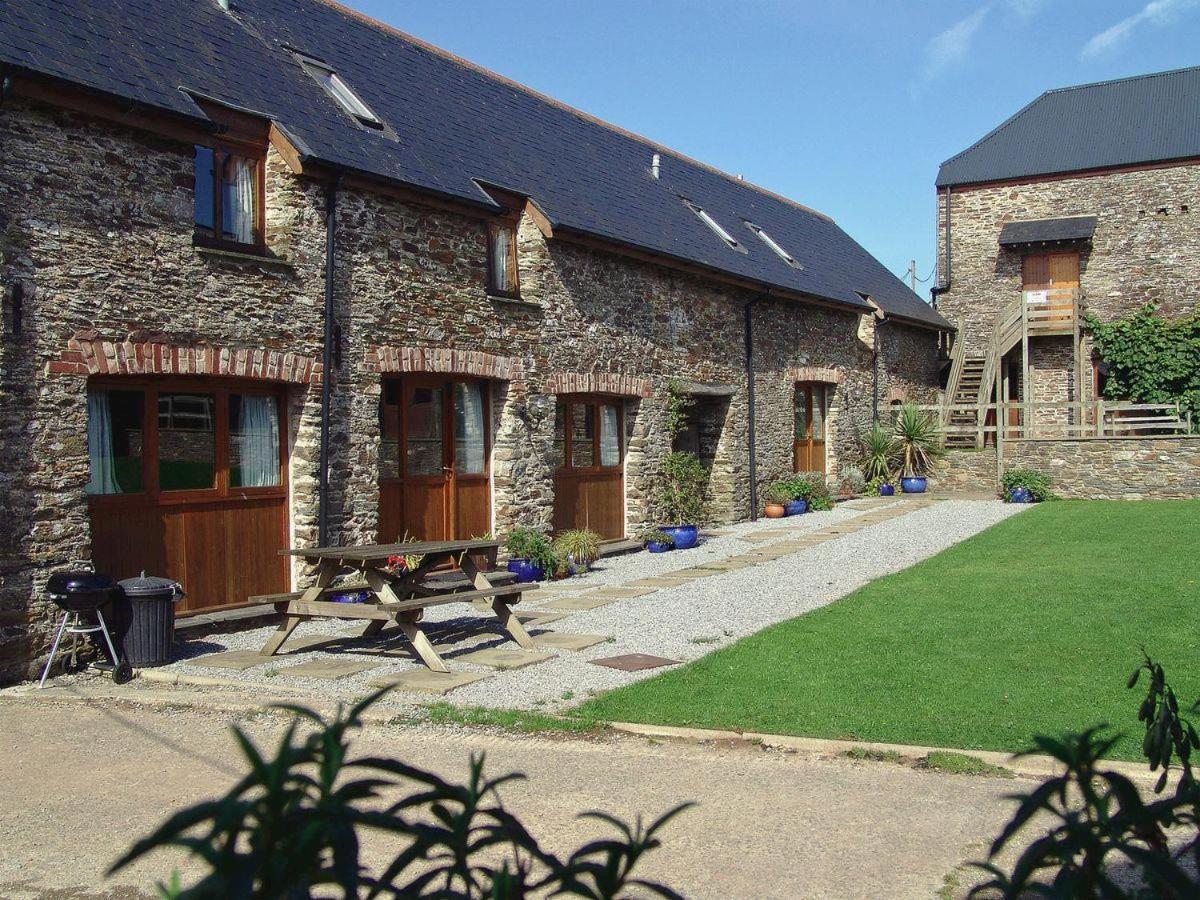Mad Nelly Cottage — 4-Star Luxury Hotel in Totnes, United Kingdom