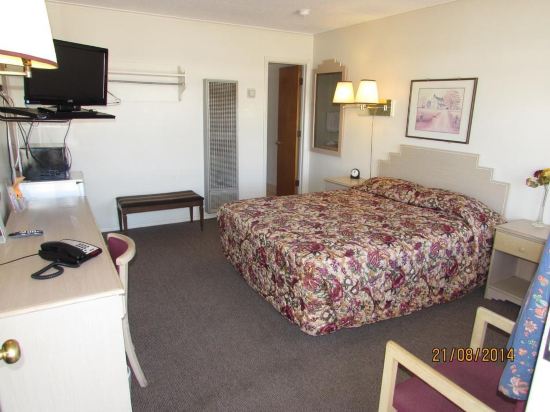 Royal Host Motel - photo 12