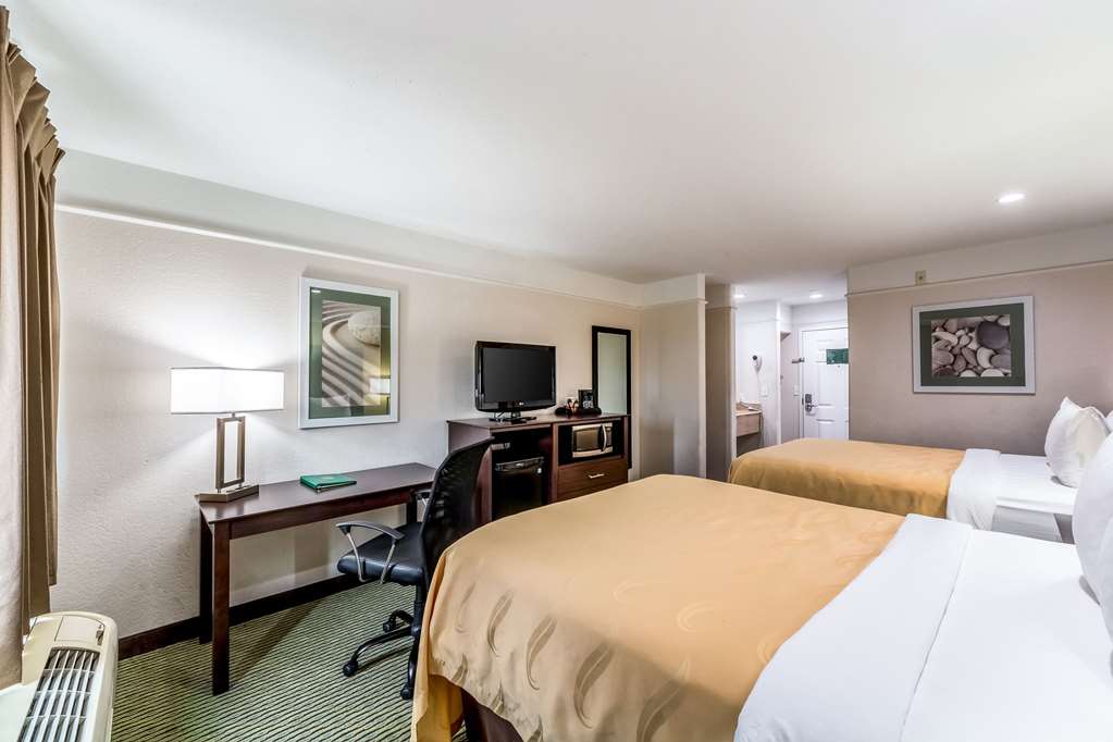 Quality Inn & Suites SeaWorld North - photo 12
