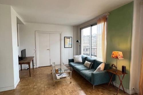 Vaste Appt Baigne de Lumiere - carbon neutral hotel in Paris