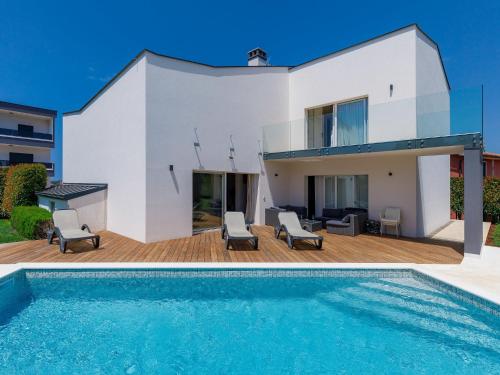 Holiday Home Lana by Interhome — 4-Star Luxury Hotel in Medulin, Croatia