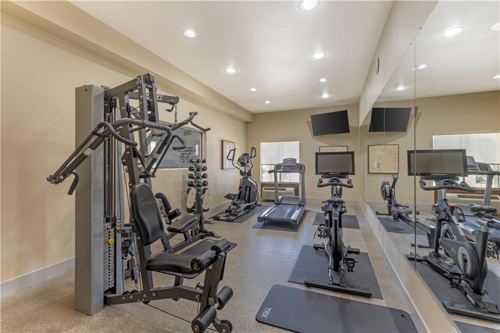 Best Western Plus Monica Royale Inn & Suites - photo 10