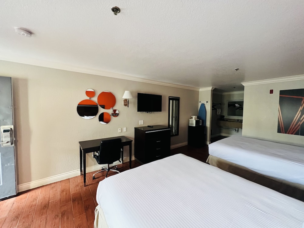 Casa Blanca Hotel and Suites Orange - photo 15