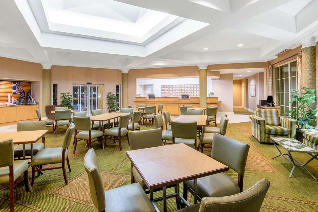 La Quinta Inn & Suites by Wyndham Sherman - photo 4