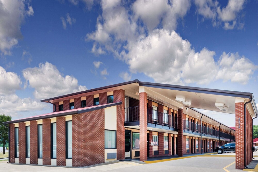 Super 8 By Wyndham Chattanooga Ooltewah — Chattanooga