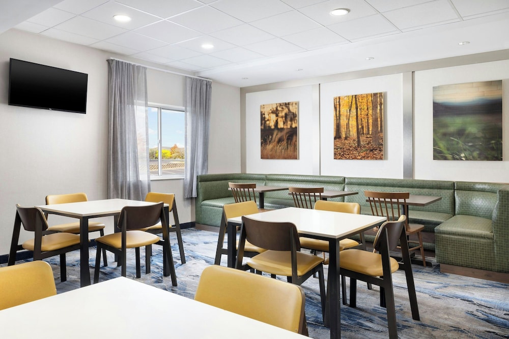 Fairfield Inn by Marriott Scranton - photo 25