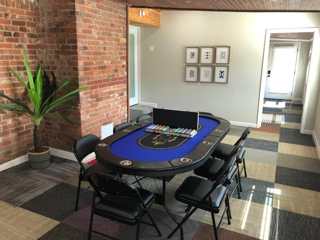 5bd 3ba in the Heart of Dallas Wit Pool & Hot Tub in Dallas, United States