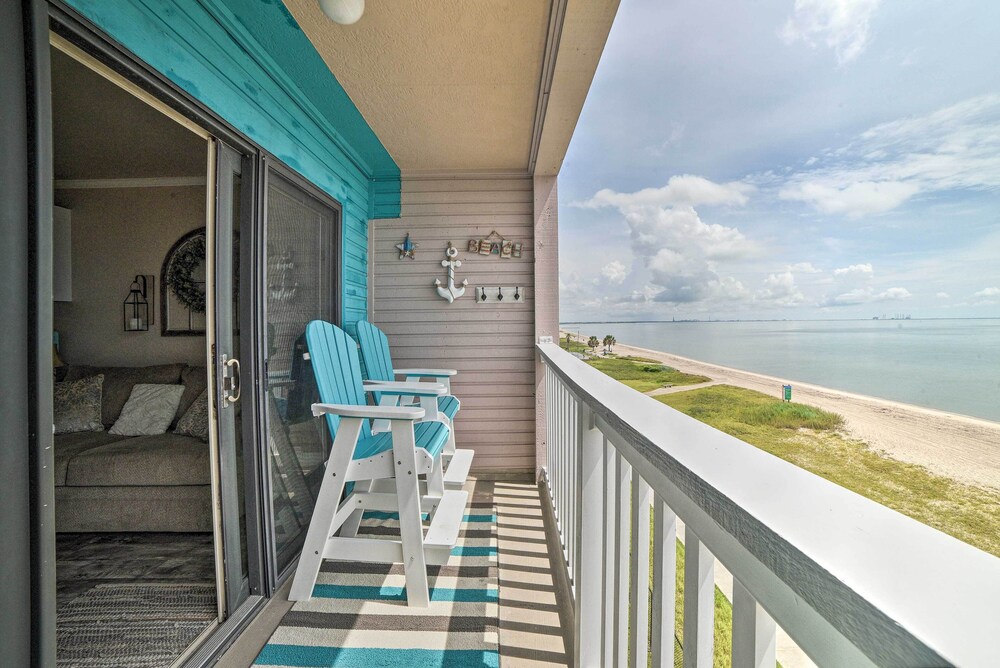 Updated Front Beach Condo w Resort Amenities - photo 10