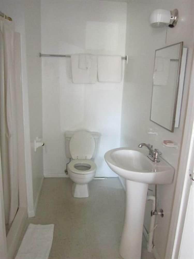 Cadet Motel - photo 26
